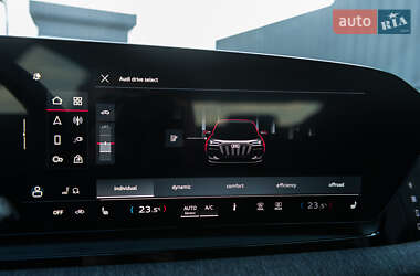 Позашляховик / Кросовер Audi Q6 e-tron 2024 в 