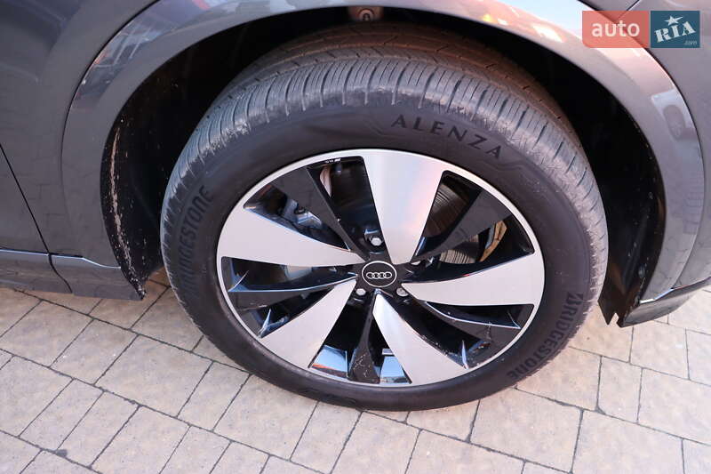Позашляховик / Кросовер Audi Q6 e-tron 2024 в Львові