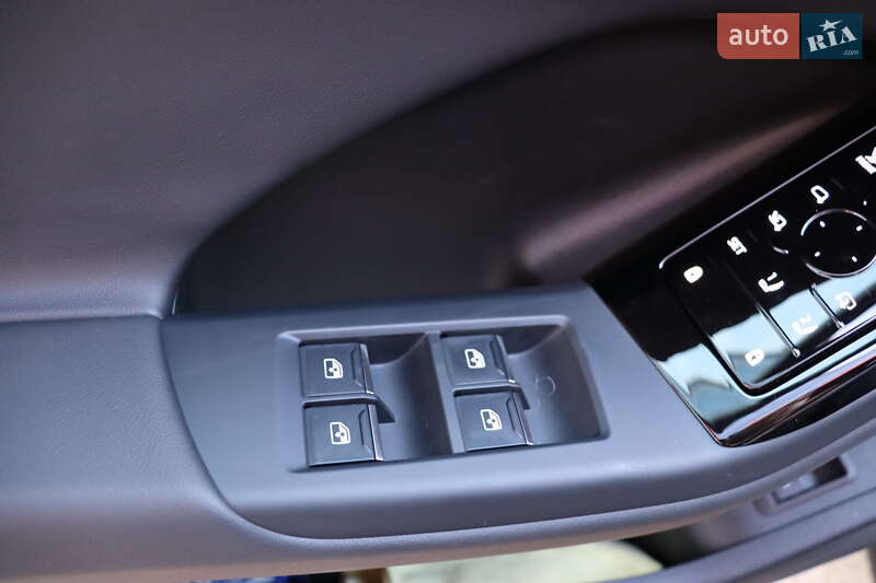 Позашляховик / Кросовер Audi Q6 e-tron 2024 в Львові