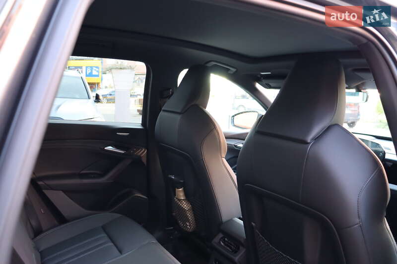 Позашляховик / Кросовер Audi Q6 e-tron 2024 в Львові