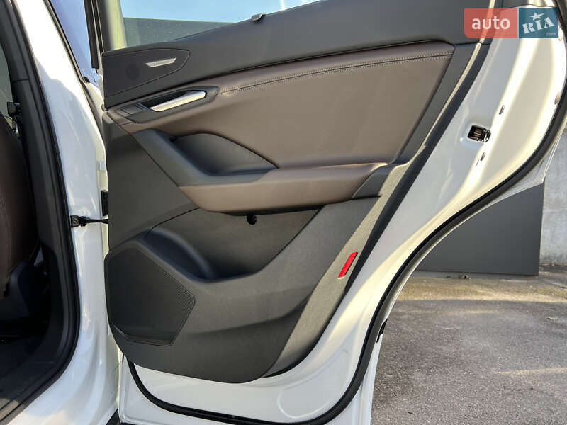 Внедорожник / Кроссовер Audi Q6 e-tron 2025 в Львове