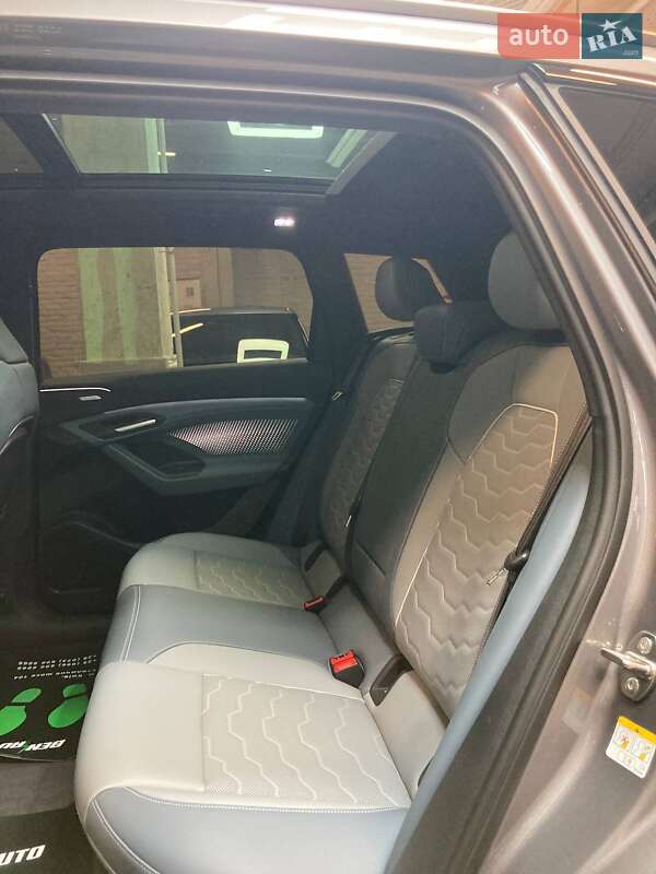 Внедорожник / Кроссовер Audi Q6L e-tron 2025 в Львове