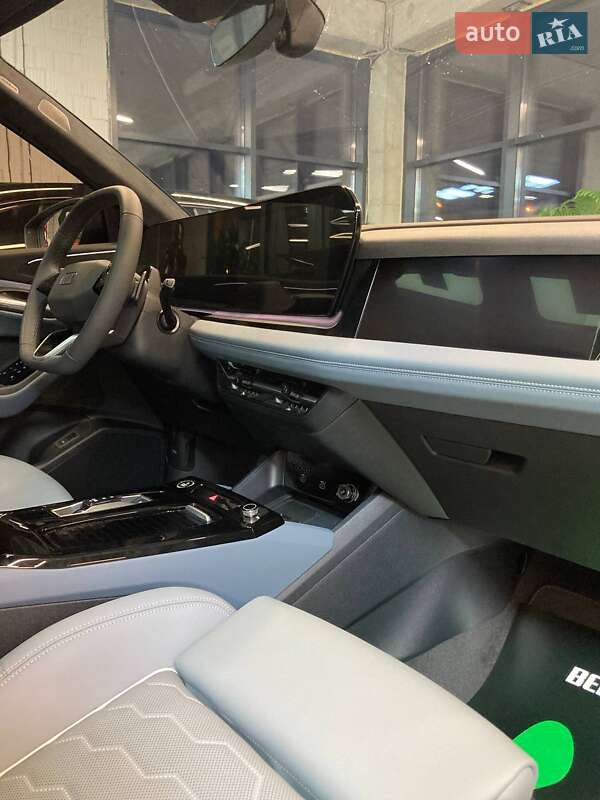 Внедорожник / Кроссовер Audi Q6L e-tron 2025 в Львове