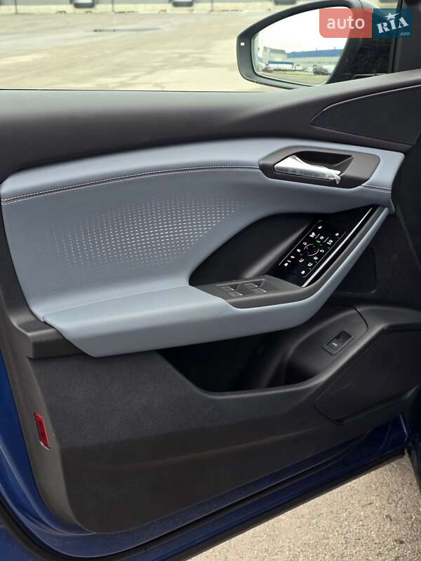 Внедорожник / Кроссовер Audi Q6L e-tron 2025 в Киеве