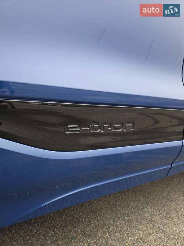 Внедорожник / Кроссовер Audi Q6L e-tron 2025 в Киеве