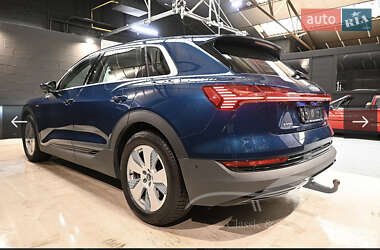 Внедорожник / Кроссовер Audi Q7 e-tron 2019 в 
