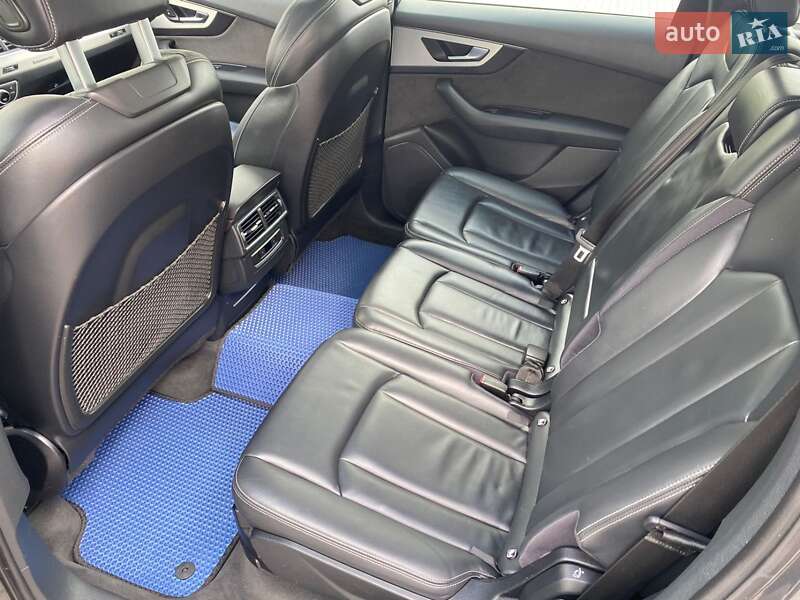 Минивэн Audi Q7 e-tron 2016 в Радехове