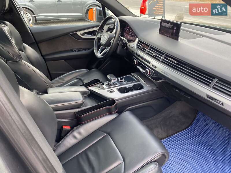 Минивэн Audi Q7 e-tron 2016 в Радехове