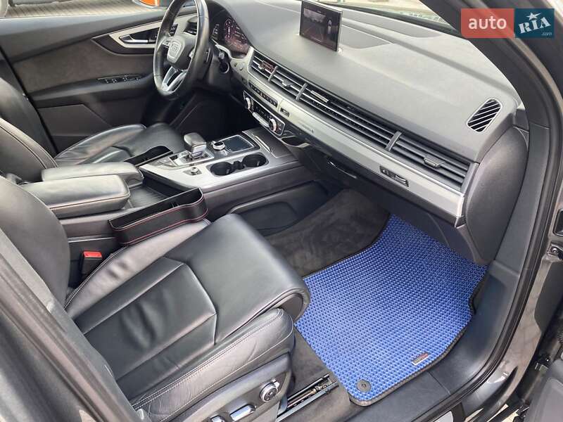 Минивэн Audi Q7 e-tron 2016 в Радехове