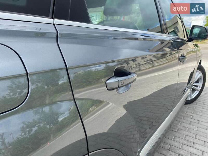 Минивэн Audi Q7 e-tron 2016 в Радехове