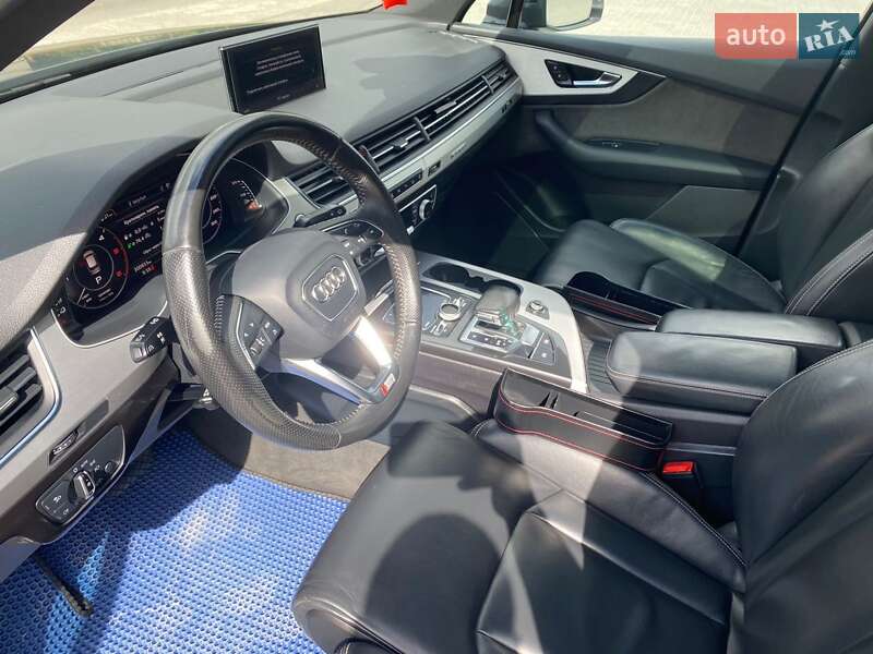 Минивэн Audi Q7 e-tron 2016 в Радехове