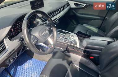 Минивэн Audi Q7 e-tron 2016 в 