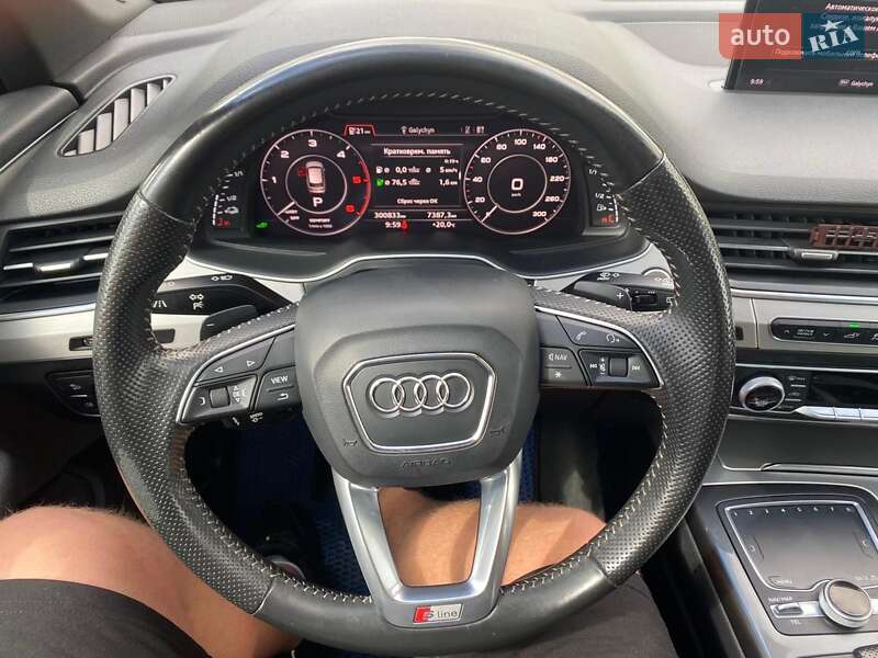 Минивэн Audi Q7 e-tron 2016 в Радехове