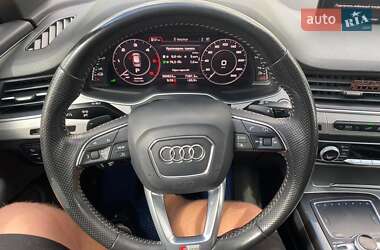 Минивэн Audi Q7 e-tron 2016 в 
