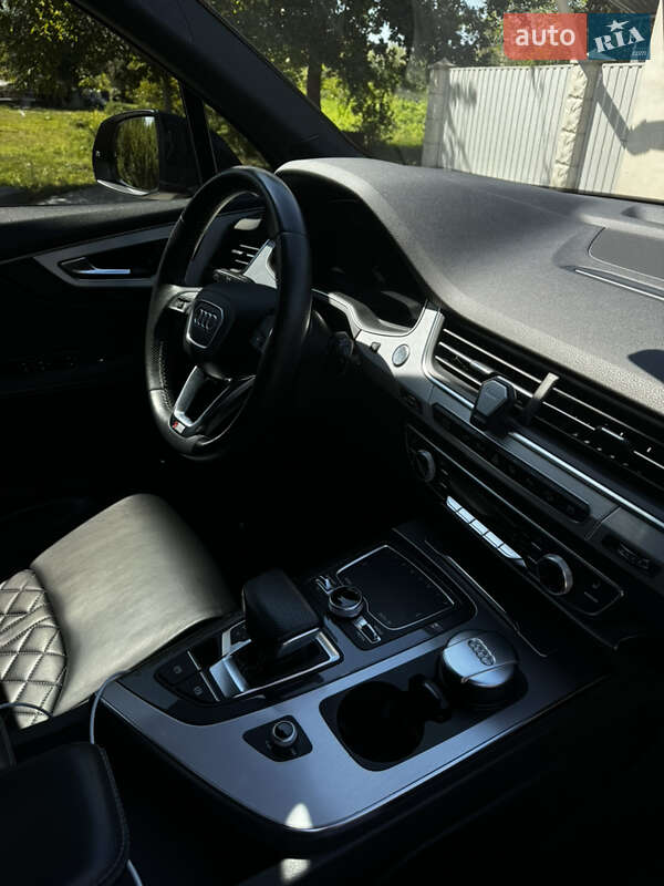 Позашляховик / Кросовер Audi Q7 e-tron 2017 в Івано-Франківську
