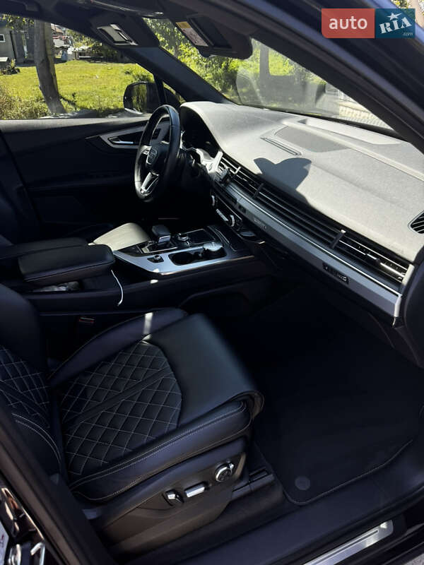 Позашляховик / Кросовер Audi Q7 e-tron 2017 в Івано-Франківську