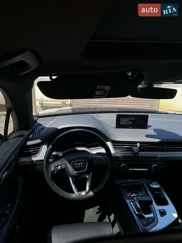 Позашляховик / Кросовер Audi Q7 e-tron 2017 в Івано-Франківську