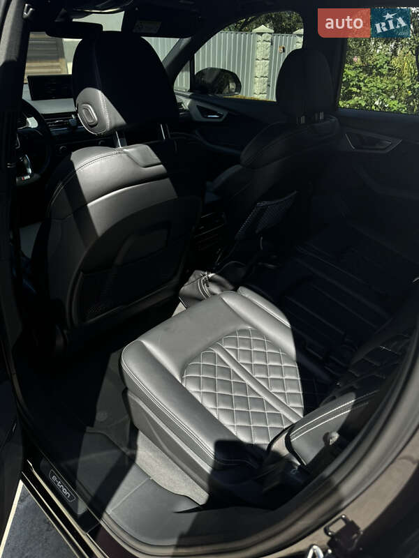 Позашляховик / Кросовер Audi Q7 e-tron 2017 в Івано-Франківську