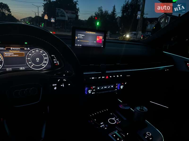 Позашляховик / Кросовер Audi Q7 e-tron 2017 в Івано-Франківську