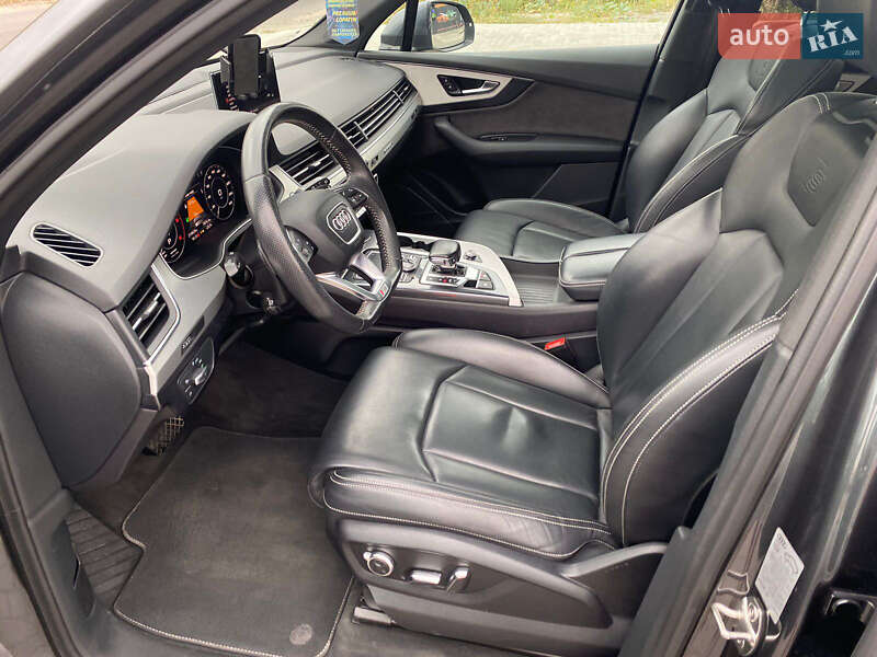 Позашляховик / Кросовер Audi Q7 e-tron 2018 в Радехові