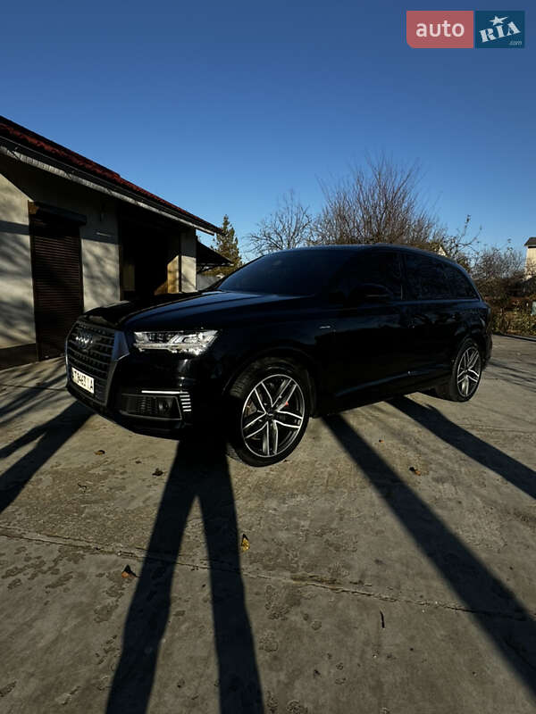 Позашляховик / Кросовер Audi Q7 e-tron 2017 в Івано-Франківську