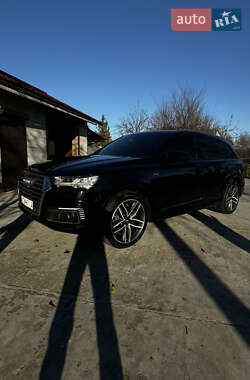Позашляховик / Кросовер Audi Q7 e-tron 2017 в 