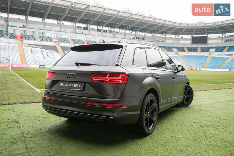 Позашляховик / Кросовер Audi Q7 e-tron 2016 в Одесі