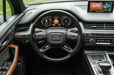 Внедорожник / Кроссовер Audi Q7 e-tron 2016 в 