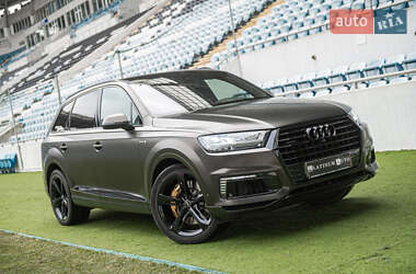 Внедорожник / Кроссовер Audi Q7 e-tron 2016 в 
