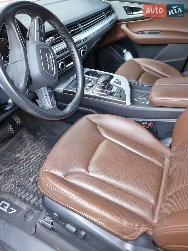 Позашляховик / Кросовер Audi Q7 e-tron 2016 в Києві