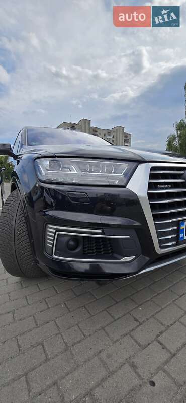 Позашляховик / Кросовер Audi Q7 e-tron 2016 в Шептицькому