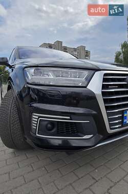 Позашляховик / Кросовер Audi Q7 e-tron 2016 в 