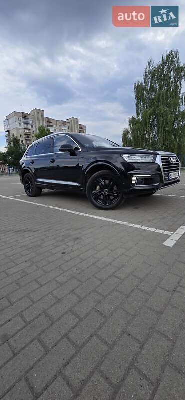 Позашляховик / Кросовер Audi Q7 e-tron 2016 в Шептицькому
