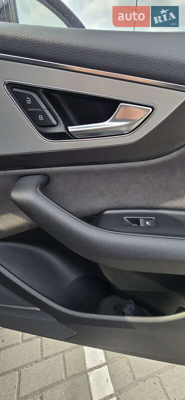 Позашляховик / Кросовер Audi Q7 e-tron 2016 в Шептицькому