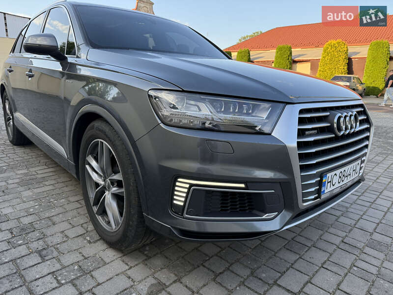 Внедорожник / Кроссовер Audi Q7 e-tron 2018 в 