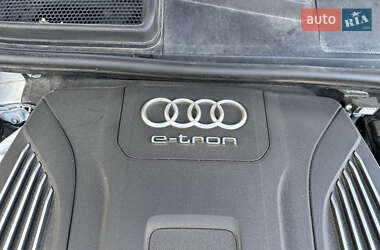 Внедорожник / Кроссовер Audi Q7 e-tron 2018 в 