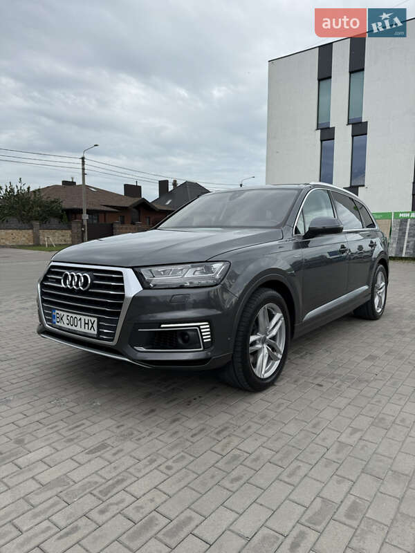 Позашляховик / Кросовер Audi Q7 e-tron 2017 в Рівному