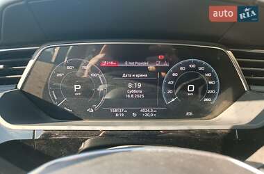 Позашляховик / Кросовер Audi Q7 e-tron 2019 в 