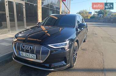Позашляховик / Кросовер Audi Q7 e-tron 2019 в 