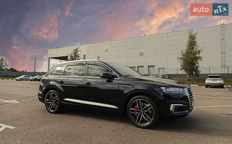 Позашляховик / Кросовер Audi Q7 e-tron 2016 в Рівному