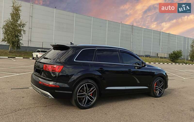 Позашляховик / Кросовер Audi Q7 e-tron 2016 в Рівному