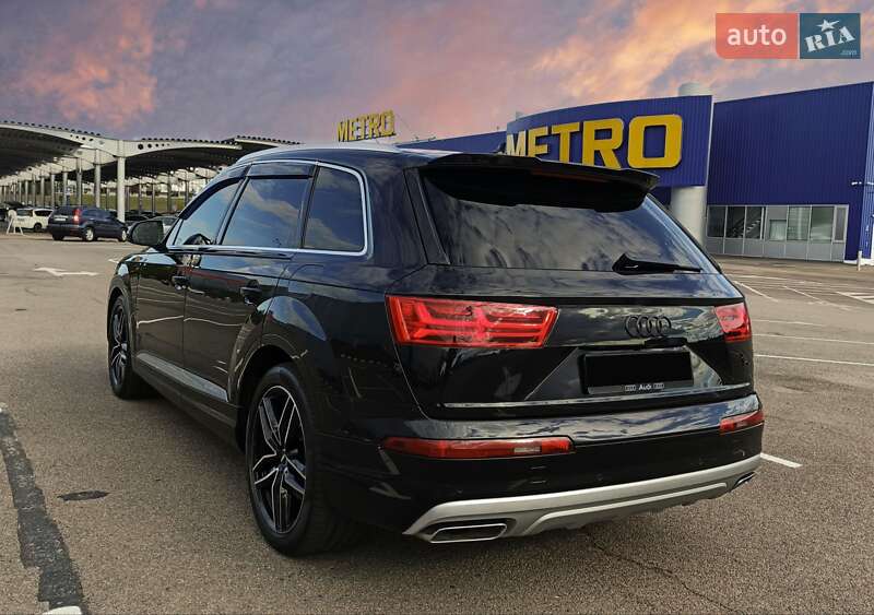 Позашляховик / Кросовер Audi Q7 e-tron 2016 в Рівному
