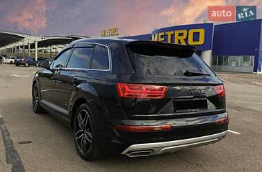 Внедорожник / Кроссовер Audi Q7 e-tron 2016 в 
