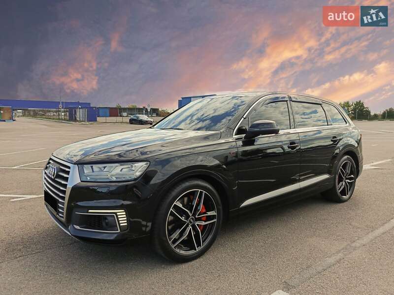 Позашляховик / Кросовер Audi Q7 e-tron 2016 в Рівному