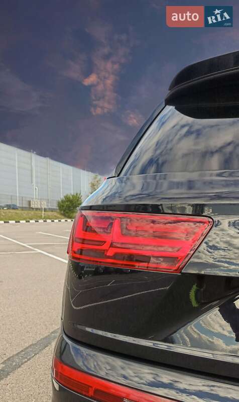 Позашляховик / Кросовер Audi Q7 e-tron 2016 в Рівному