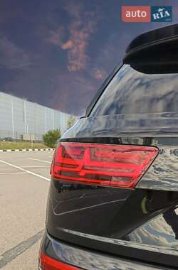 Внедорожник / Кроссовер Audi Q7 e-tron 2016 в 