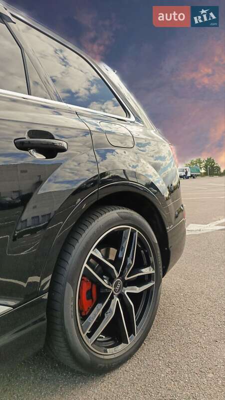 Позашляховик / Кросовер Audi Q7 e-tron 2016 в Рівному