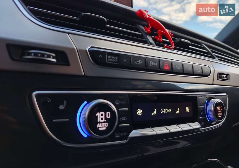 Позашляховик / Кросовер Audi Q7 e-tron 2016 в Рівному