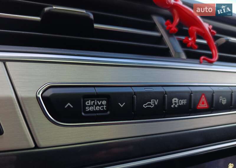 Позашляховик / Кросовер Audi Q7 e-tron 2016 в Рівному