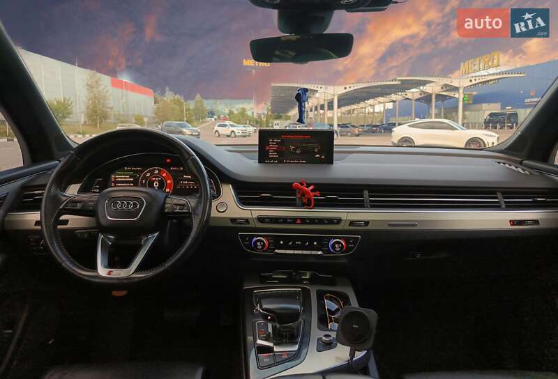 Позашляховик / Кросовер Audi Q7 e-tron 2016 в Рівному